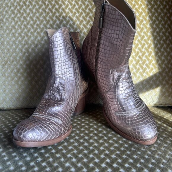 Marco Delli Women's Chenoa Bronze Leather Floral Embroidery Ankle Boots NEW - Picture 2 of 16